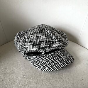(๑ಕ̴ _̆ ಕ̴)

NWT Vintage Tweed Newsboy Cap